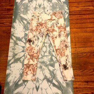 CALIA by Carrie Underwood leggings